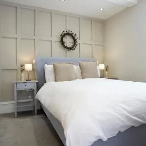 https://the-courtyard-by-chateau-anna-central-york-free-parking.yorkshirehotels.net