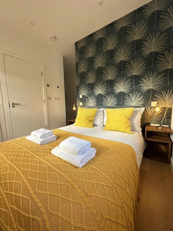 Contemporary Pied A Terre In The Heart Of Bath Apartment 0*,